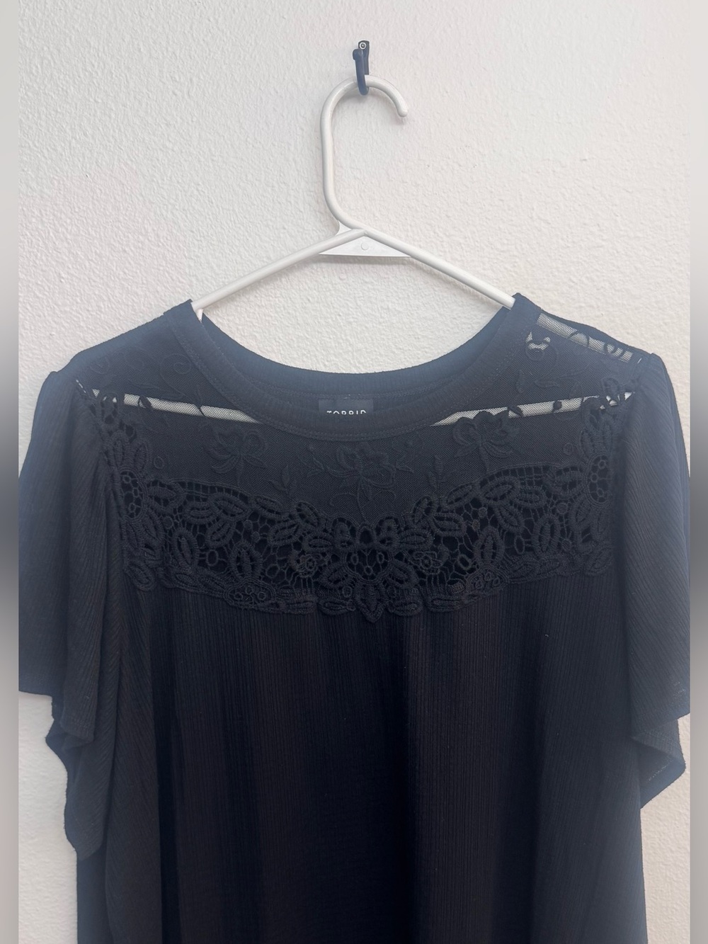 GUC torrid Texture Jersey Crew Neck Flutter Sleeve Crochet Top - Picture 7 of 12